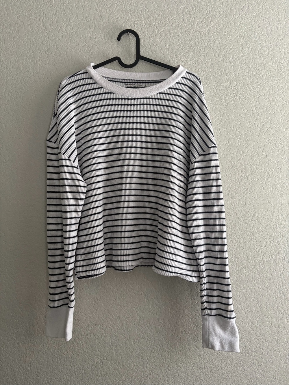 Abercrombie & Fitch White and Black Striped Crewneck long sleeve